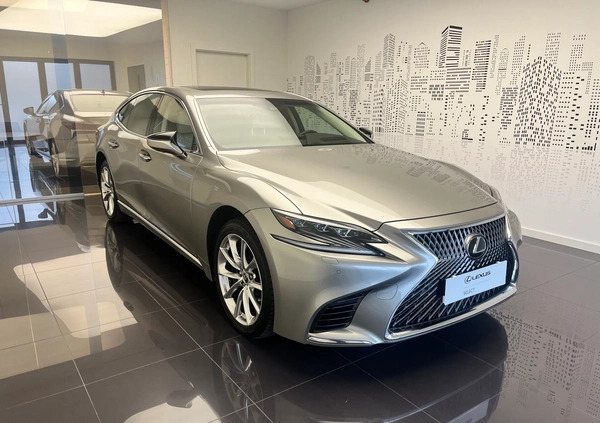 Lexus LS cena 310000 przebieg: 87000, rok produkcji 2018 z Ćmielów małe 106